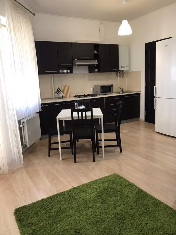 Gil Apartments, Квартира Студия В Самом Центре Пл Петефи Úzhgorod Exterior foto